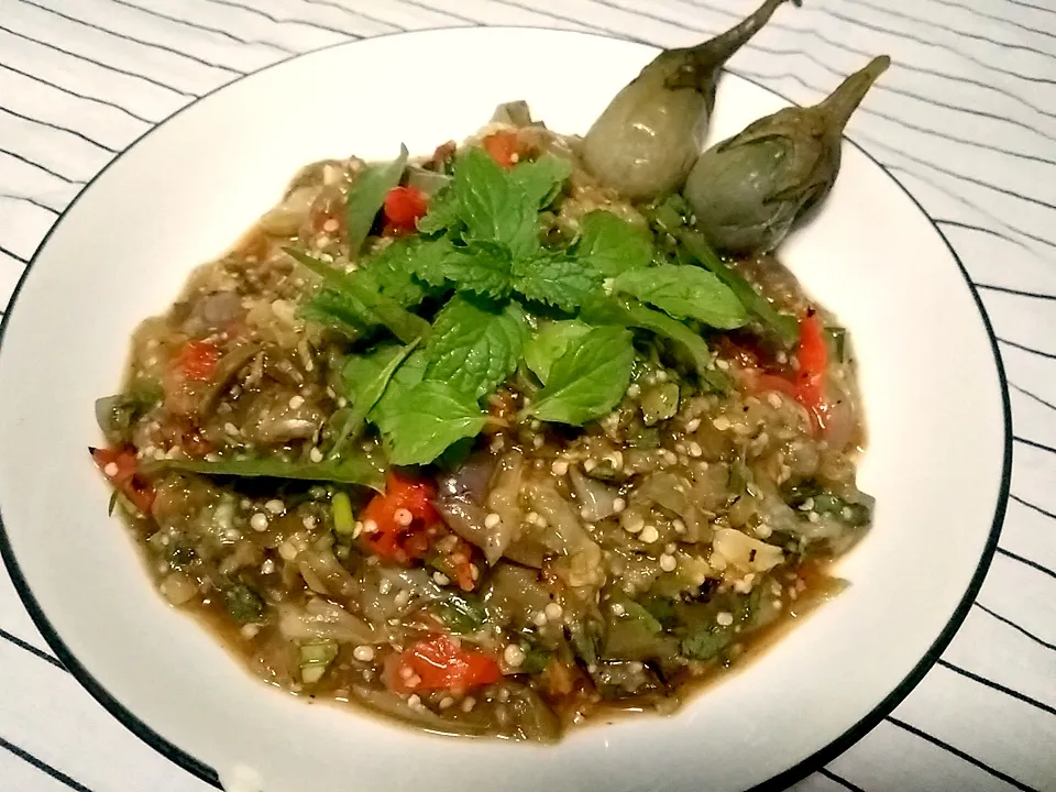 ชุปมะเขือเปราะใส่น้ำปู๋ค่ะ🍆🧄🌶️🌰|โก๋หนุ่ม นะโม ลูกเต๋าさん