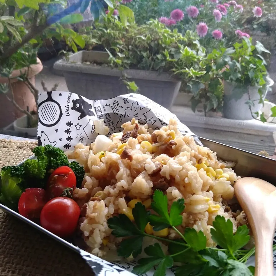 Snapdishの料理写真:サミカさんの料理 ペッパーランチ風炊き込みご飯〜🍚|とまと🍅さん