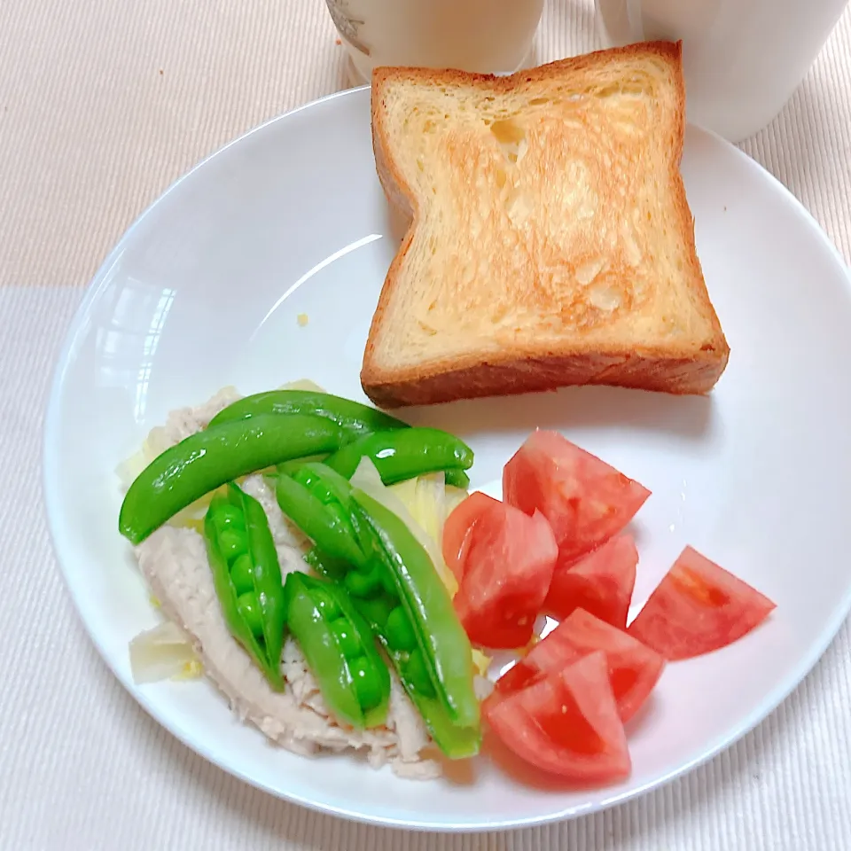 Snapdishの料理写真:デニッシュ食パンとサラダ|akkoさん