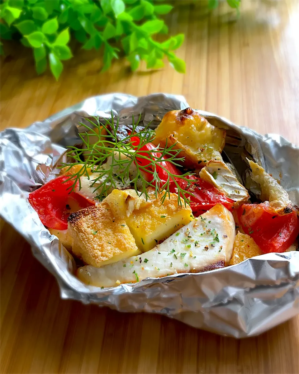 釣り魚🎣ヒラマサと絹揚げとトマトとブリーチーズのホイル焼き|9421beruさん