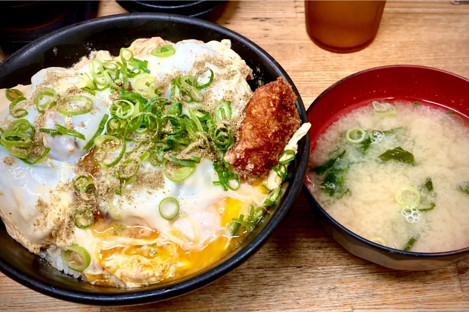 行列店＂まるは＂の                                 「かつ丼(玉子追加ﾊﾞｰｼﾞｮﾝ)」|mottomoさん