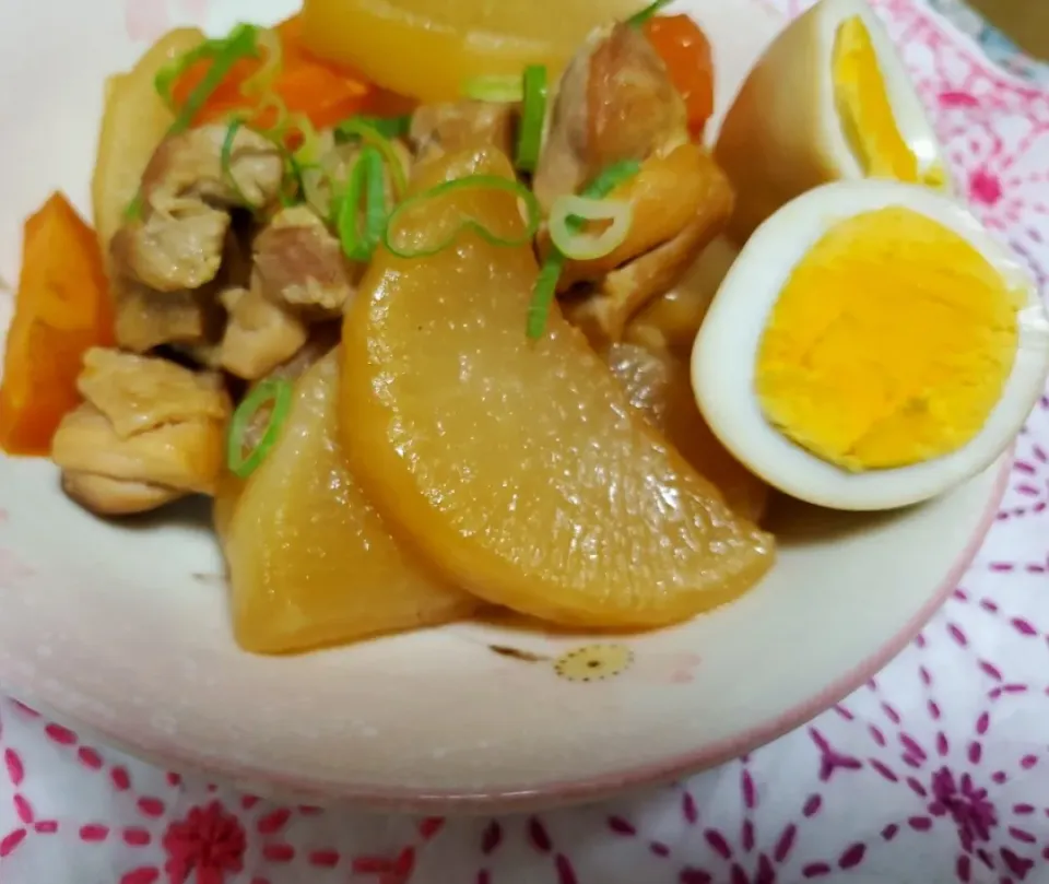 ほっとする味🐔鶏肉と大根の煮物|みよぱさん