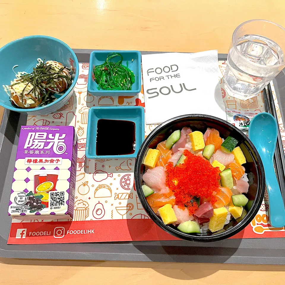 Snapdishの料理写真:Assorted sashimi don set|skyblueさん