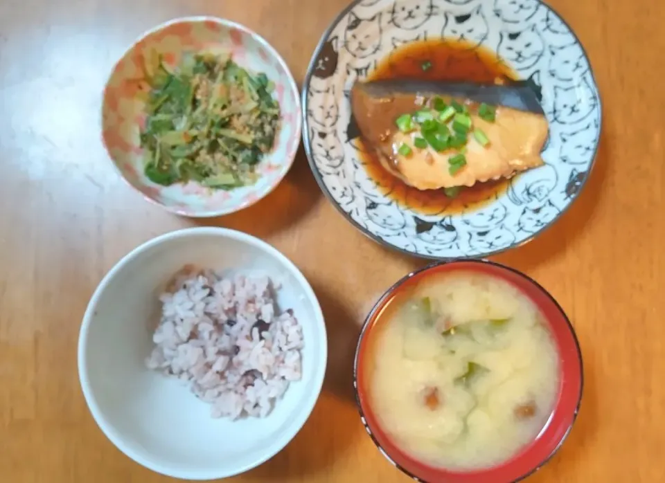 2022 0509　鰤のポン酢煮　水菜のおひたし　なめことわかめのお味噌汁|いもこ。さん