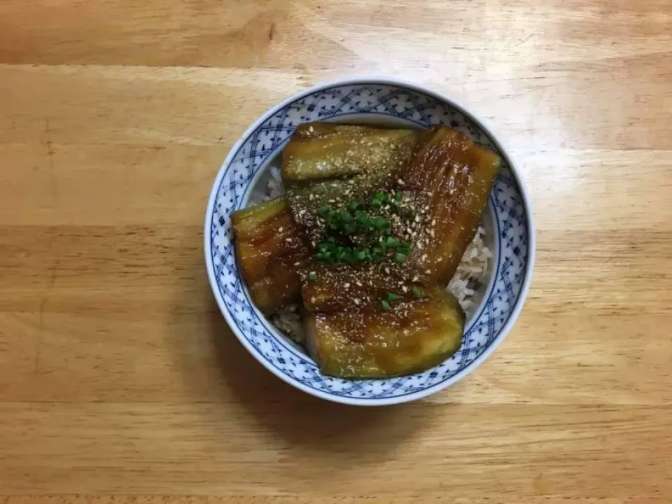 「茄子の蒲焼風丼ぶり」です。|トヨシと申します。さん