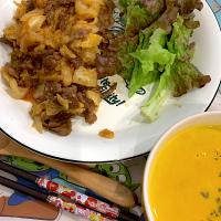牛肉とキャベツのスタミナ炒め　&  かぼちゃスープ