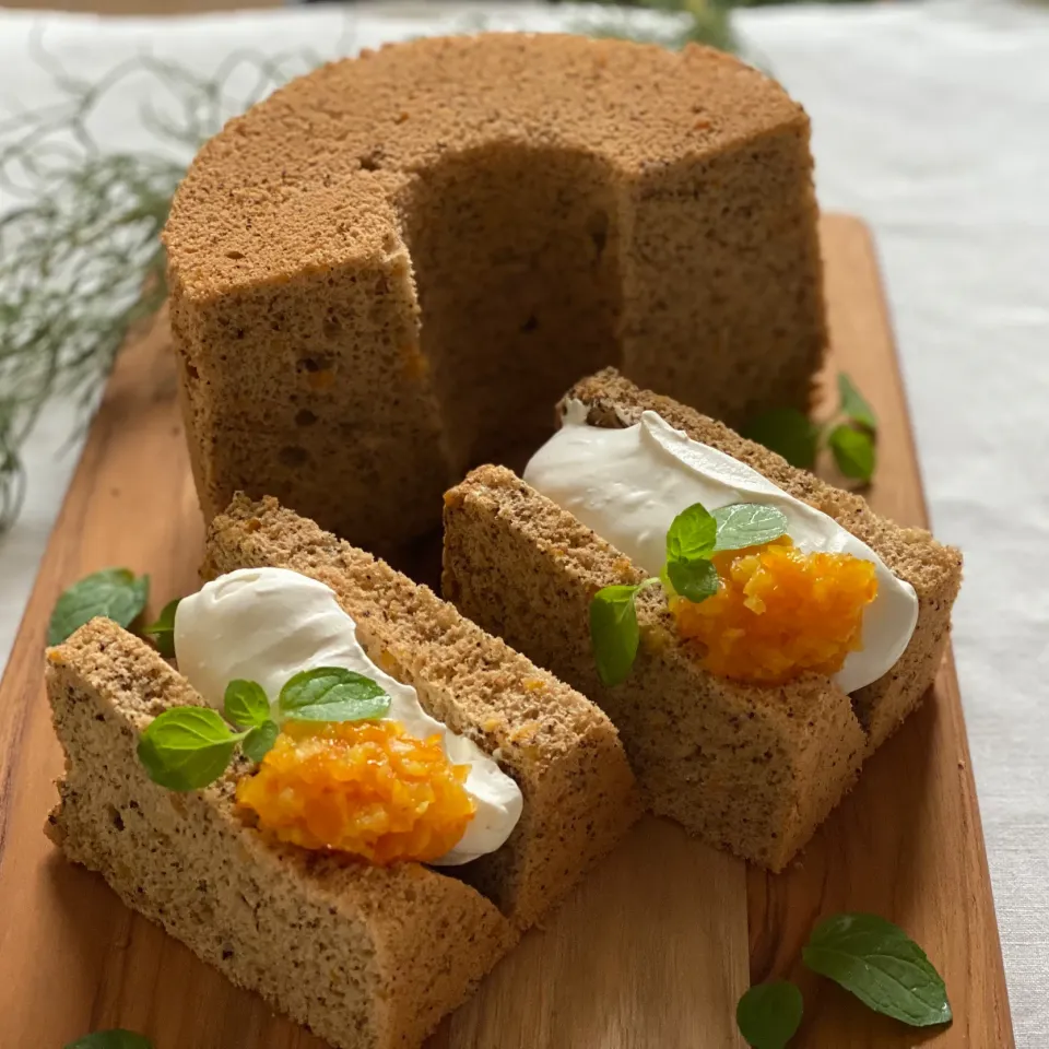 Snapdishの料理写真:紅茶とオレンジピールのシフォンケーキ🍊|ゆきぽん@ゆきの家飲み料理さん