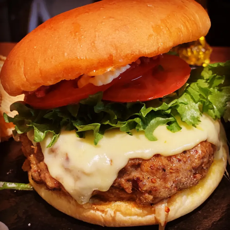 Dinner ! Dinner ! Dinner ! 
Emanuel’s Mozzarella Cheese Quarter pound Hamburgers with Lettuce, Tomato , Bacon, Grain Mustard 
With A Fresh Spinach Cesar Dressin|Emanuel Hayashiさん