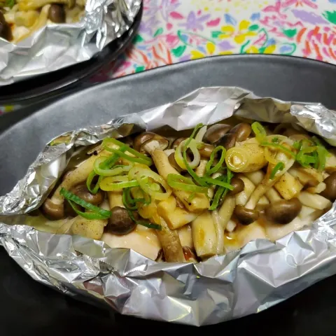 「ぶなしめじ」を使ってみたSnapdishの料理・レシピ写真:🐮バター香るささみと🍄きのこのホイル焼き