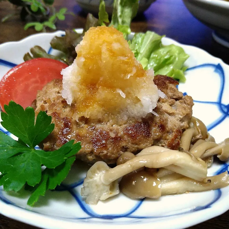 お豆腐入のハンバーグ
おろしソースでさっぱり😋|とまと🍅さん