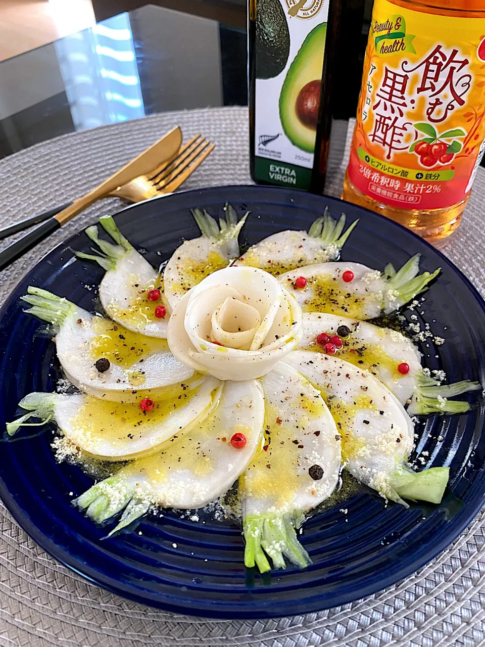 Snapdishの料理写真:ゆかりさんの料理 カブのカルパッチョ👌〜カブパッチョ〜|ゆかりさん