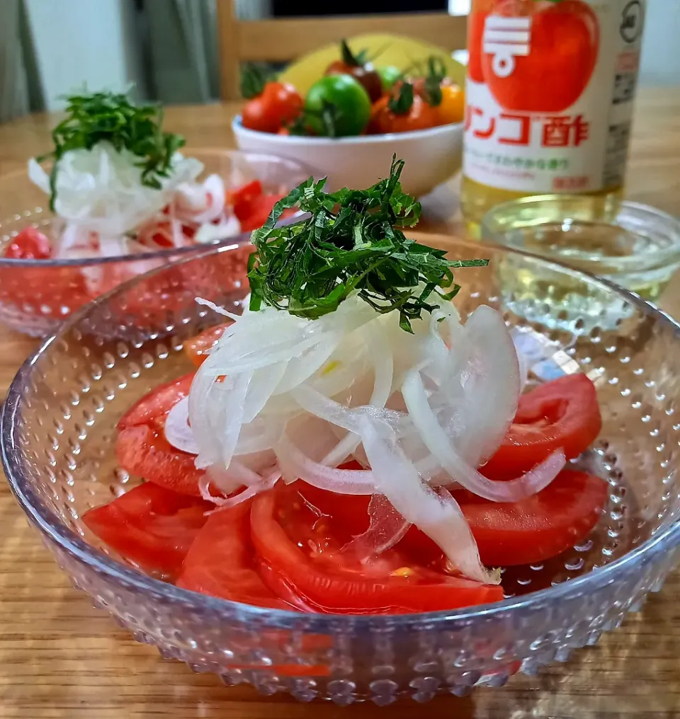 Snapdishの料理写真:完熟トマト🍅サラダ|ナオミさん