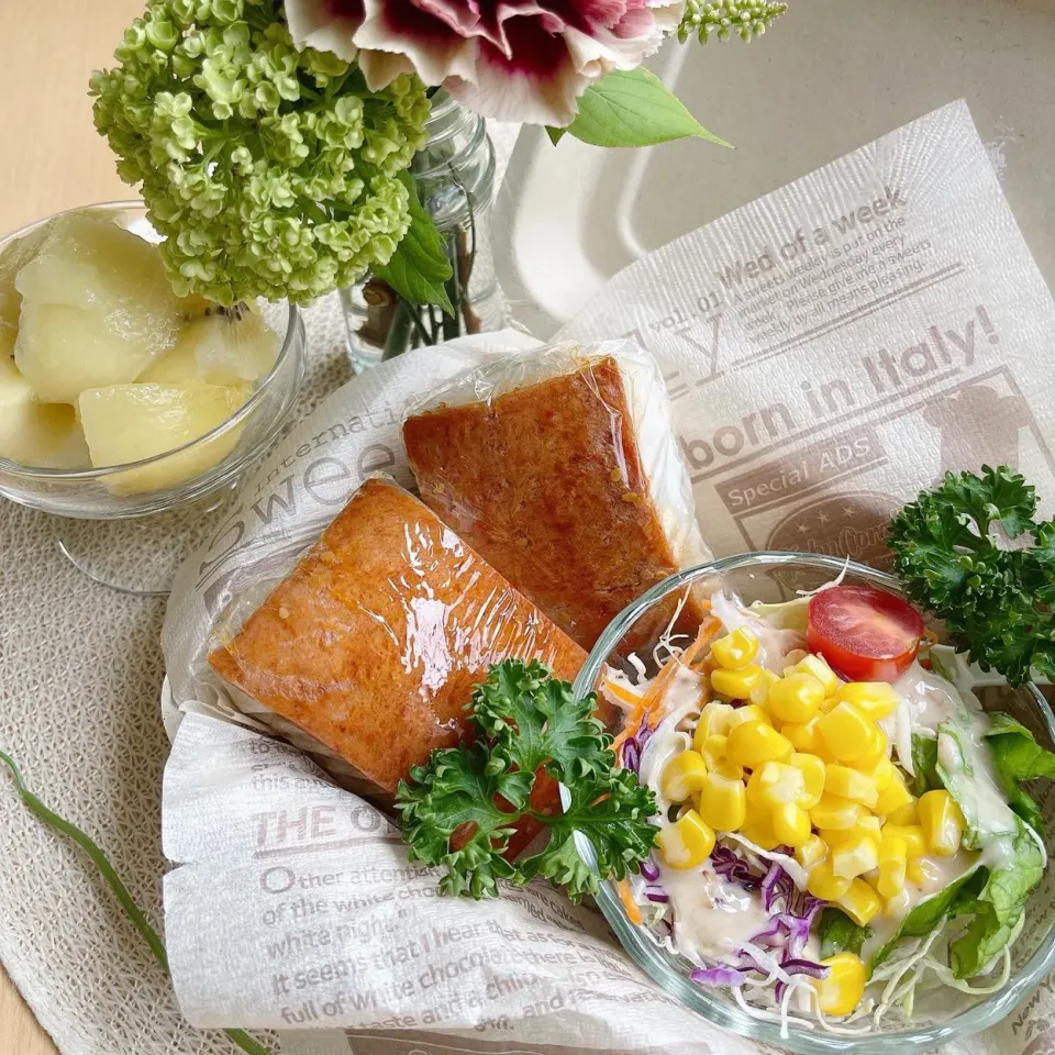 Snapdishの料理写真:5/12❤︎焼肉ダレスパムおにぎり🌱✨
お弁当残りもの|Makinsさん