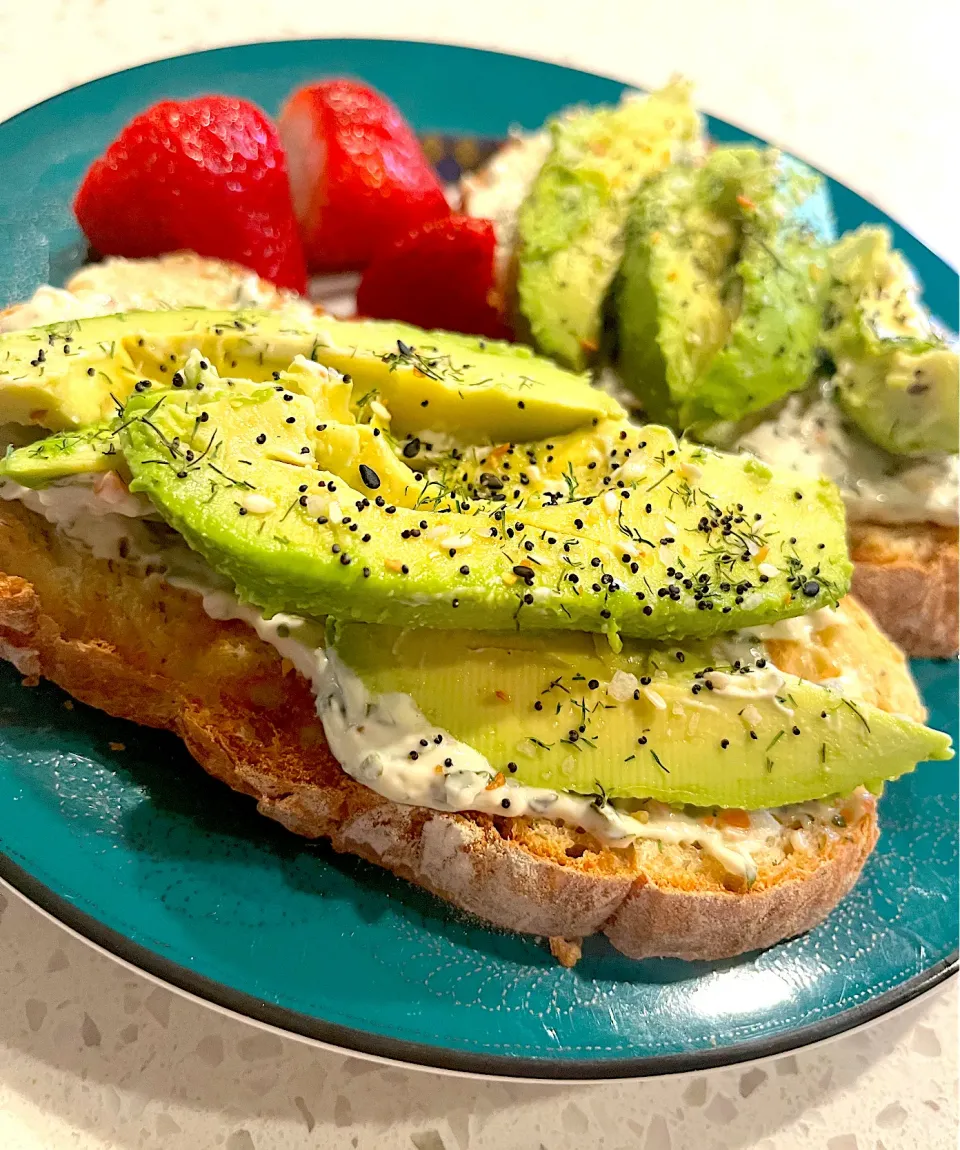 Avocado Toast 🥑🍞🍋🧂|🌺IAnneさん