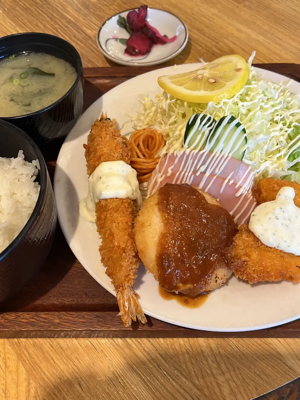 お昼のおすすめ定食、紅茶がついて950円✨✨|tamemitiさん