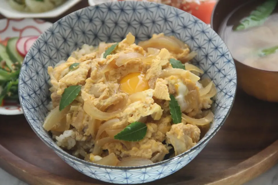 『美味しく玄米ごはんをいただく親子丼レシピ』【公式】料理研究家　指宿さゆり|【公式】料理研究家　指宿さゆり≫ｽﾀｼﾞｵ（ｽﾀｯﾌ運営）さん