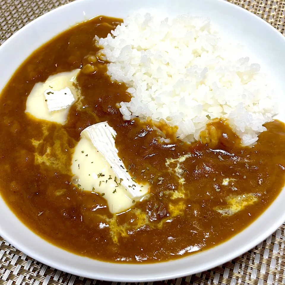 モッツアレラチーズ入り
牛すじカレー|Sakuraさん