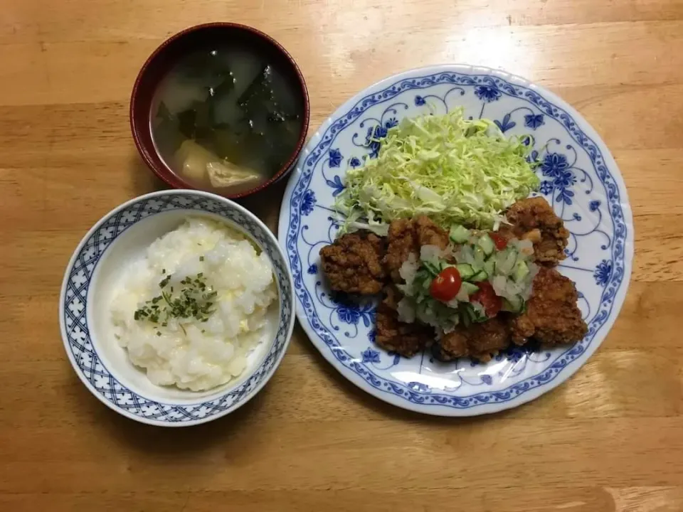 「鶏もも肉の唐揚げ・トマトときゅうり、大根おろしの甘酢和えソースかけ」です。|トヨシと申します。さん