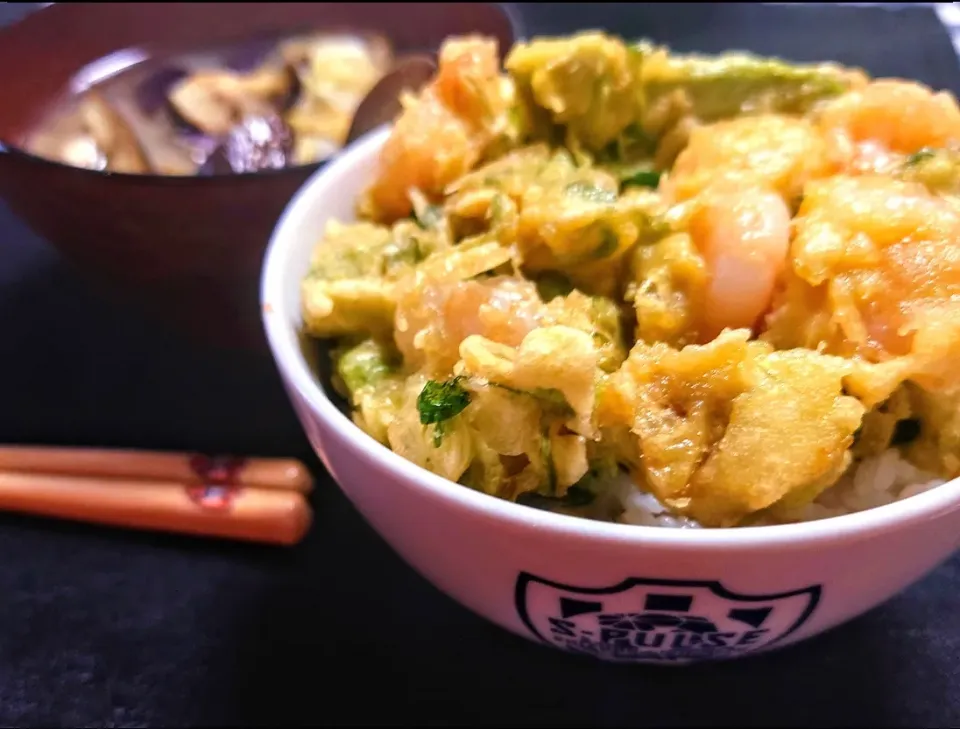 朝からかき揚げ 海老アボカ丼
茄子×甘藍 炒め味噌汁|マギーさん