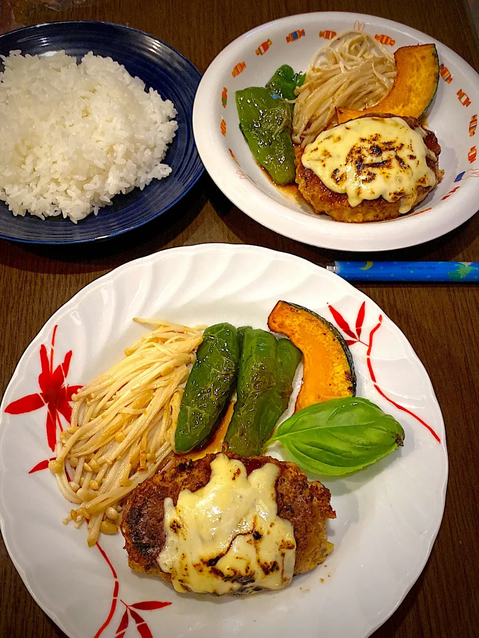 カレーパウダー入り炙りチーズハンバーグ　榎茸　ピーマン　かぼちゃソテー|ch＊K*∀o(^^*)♪さん