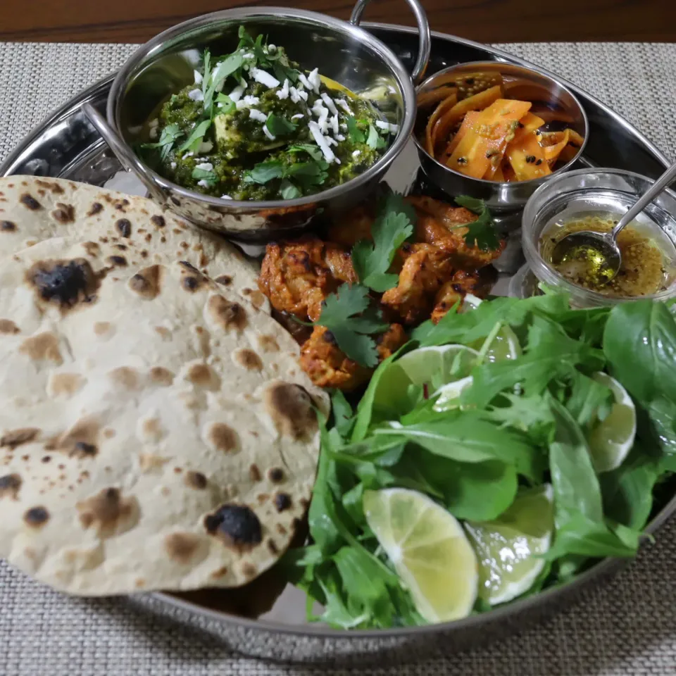 Snapdishの料理写真:ほうれん草カレー　パラクパニール🇮🇳 定食|かおるさん