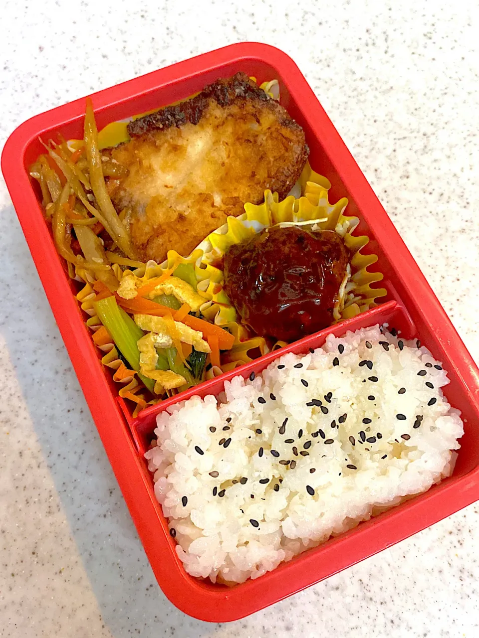 Snapdishの料理写真:メカジキの竜田揚げ　弁当|asumamaさん