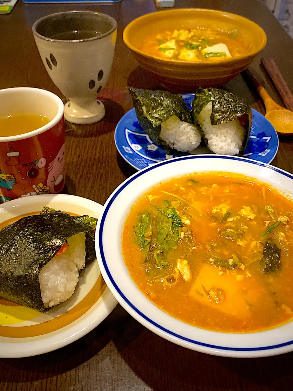 豆腐と卵のチゲスープ　鮭おにぎり🍙　煎茶🍵|ch＊K*∀o(^^*)♪さん