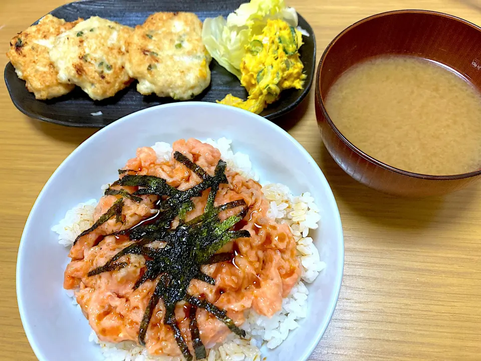 サーモン丼&豆腐ハンバーグ|sinさん