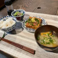 Snapdishの料理写真:厚揚げメインの朝食|なぁこさん