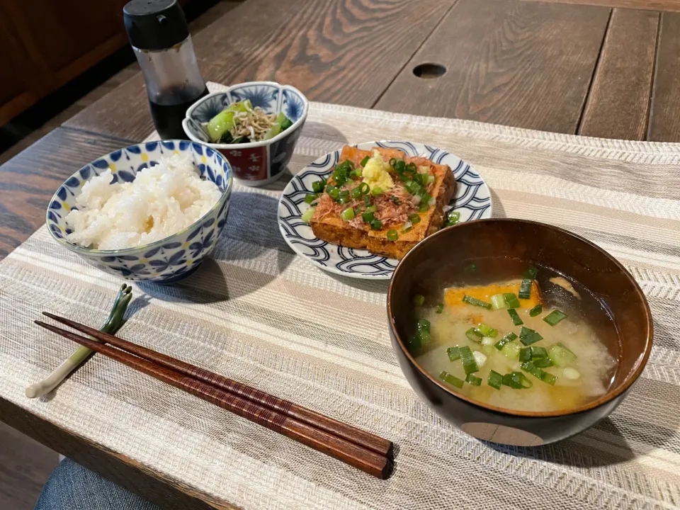 厚揚げメインの朝食|なぁこさん