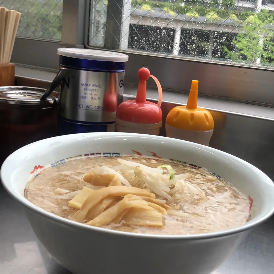 Snapdishの料理写真:＃朝ラー　やっぱりいつもの　＃ラーメン　で　＃ホープ軒|Hajime Sakaiさん