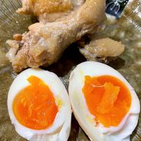 煮卵と鶏肉の煮込み