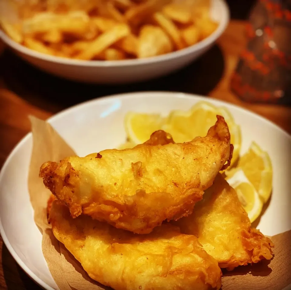 Hell of a lunch! 
Fresh Cod Fillets in Cornmeal Batter with Freshly Made Tartar Sauce &  Fresh Made Chips 
#chips #cod  #lunch #homecooking 
#ilovecooking|Emanuel Hayashiさん