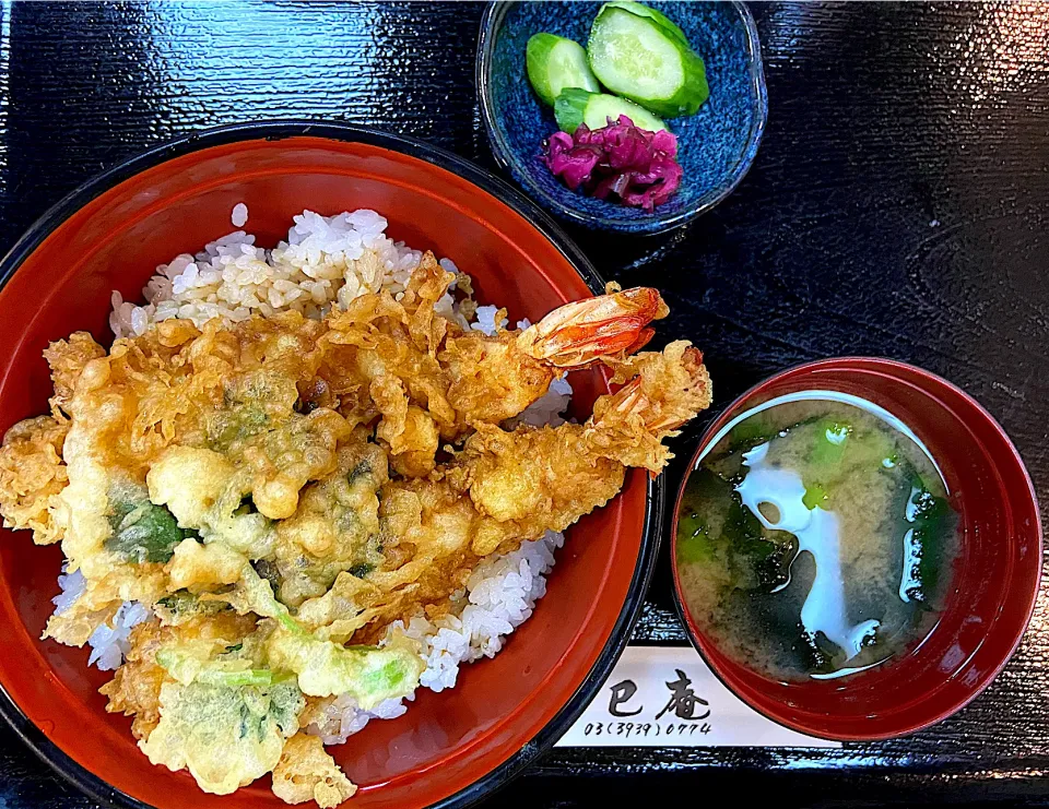 Snapdishの料理写真:地元蕎麦屋さんで天丼|須佐 浩幸さん