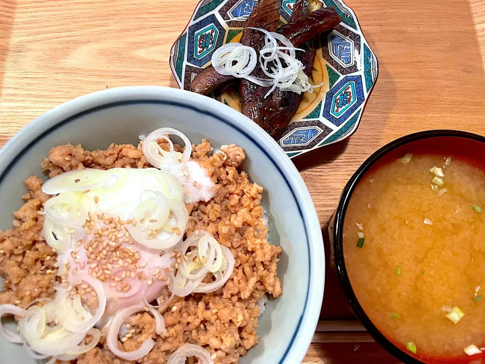 味濃いめ鶏そぼろ温玉丼🐓|hyocoさん