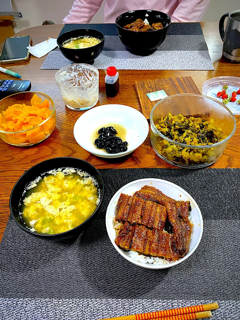 Snapdishの料理写真:鰻丼、お吸い物漬物|yakinasuさん