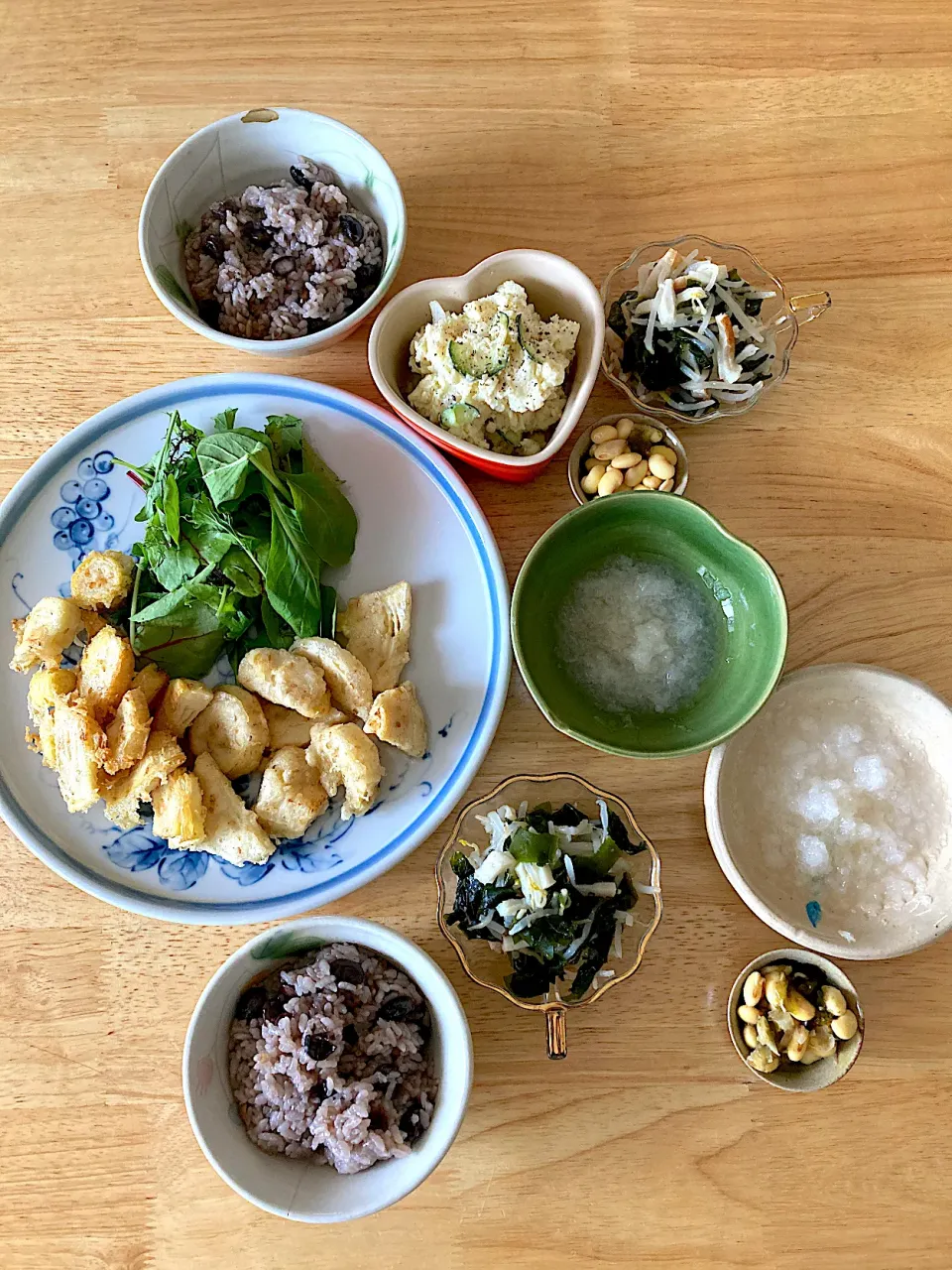 筍の天麩羅〜大根おろしで🧡黒豆ご飯🧡ポテサラ🧡ワカメと新玉と竹輪の酢の物🧡昆布豆|さくたえさん