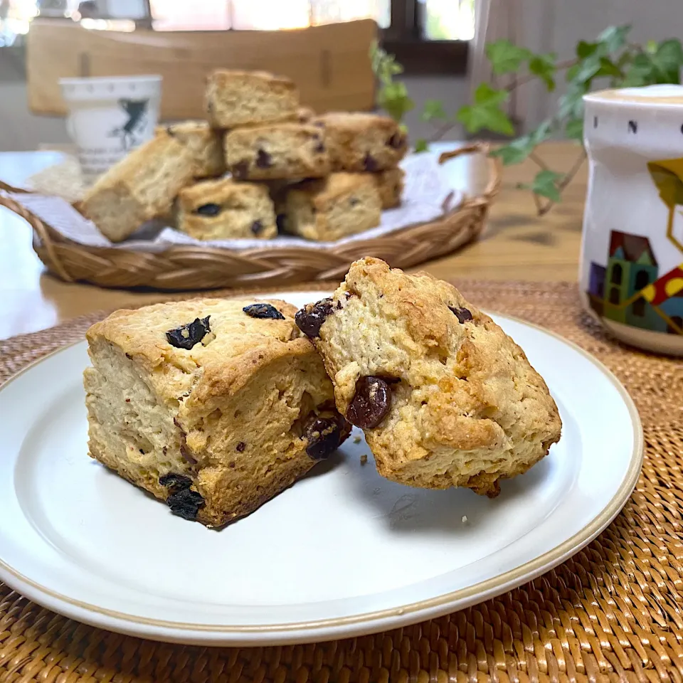 Snapdishの料理写真:ざくざくチョコ胡桃スコーンの朝食|sakurakoさん