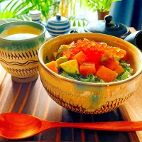 いくらとサーモンとアボカドの漬け丼🍚🐟🥑