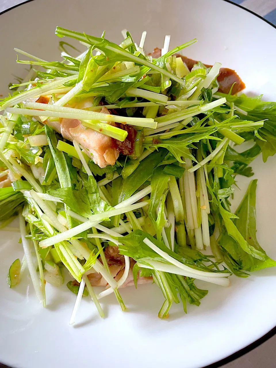 鶏ももチャーシューと水菜と香菜サラダ　花椒と青葱の四川風ドレッシング|カピバラおやじさん