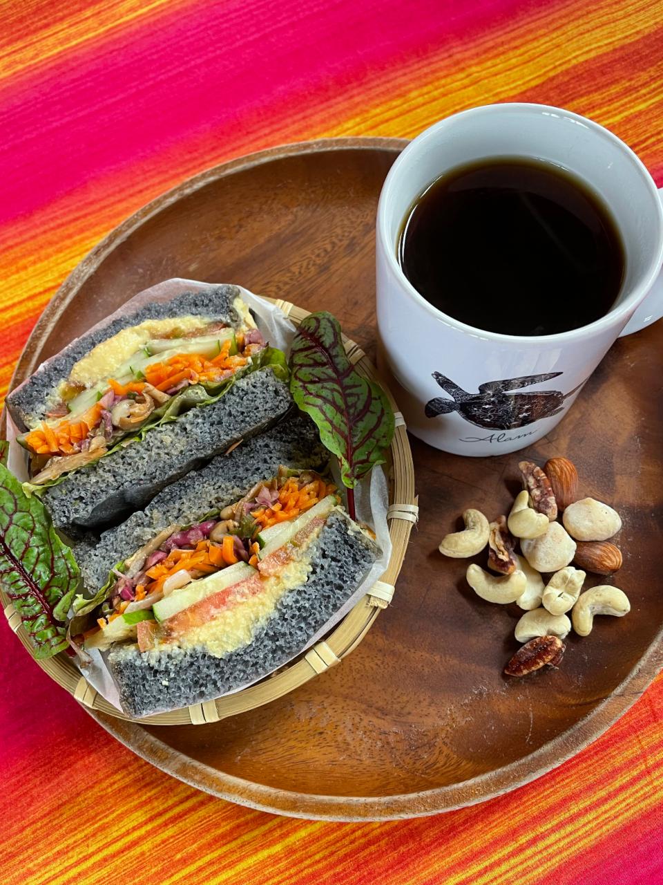 野菜たっぷりフムスサンド☕️