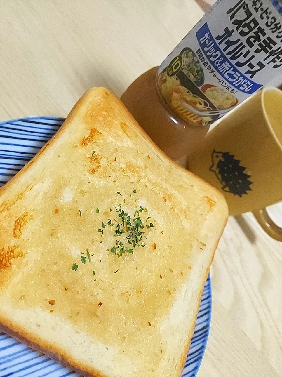 キューピー パスタを手作りオイルソースをかけてトーストした朝飯|すばるさん