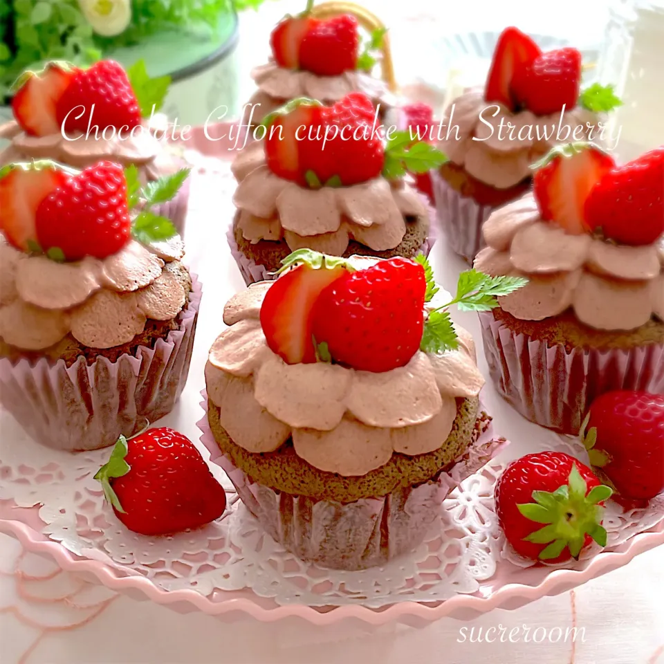 今日はチョコシフォンカップケーキ苺のせ🍓
作りました(∩ˊᵕˋ∩) .ﾟ♡
ベーキングパウダー不使用です(*^^*)|sucreroomさん