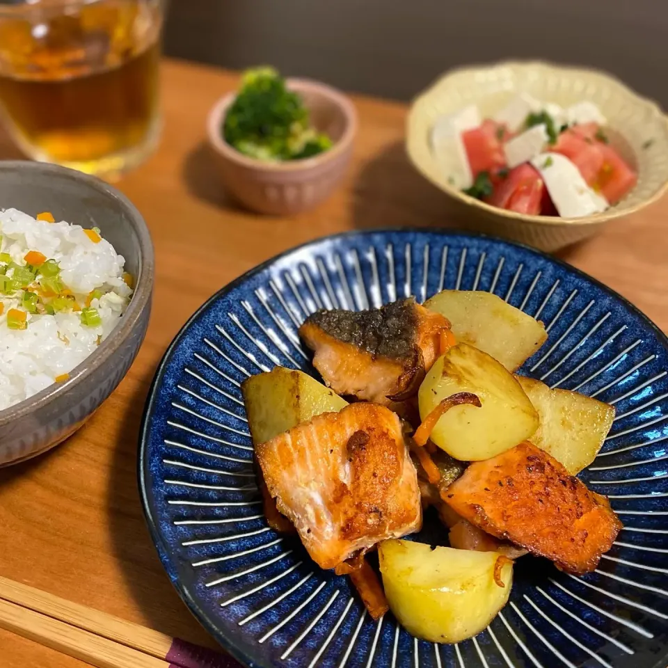 生鮭とじゃがいものバター醤油炒め|ちぐあささん