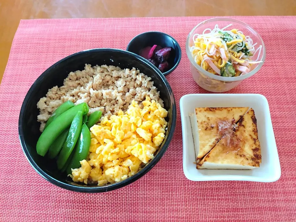 ☆三色丼
☆焼き生あげ
☆春雨酢の物
☆しば漬け|chikakoさん