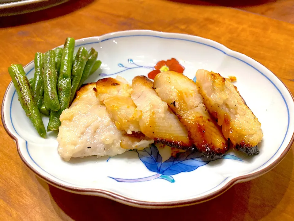 Snapdishの料理写真:あぶらかれいの塩麹焼き☺︎|まめすけ。さん