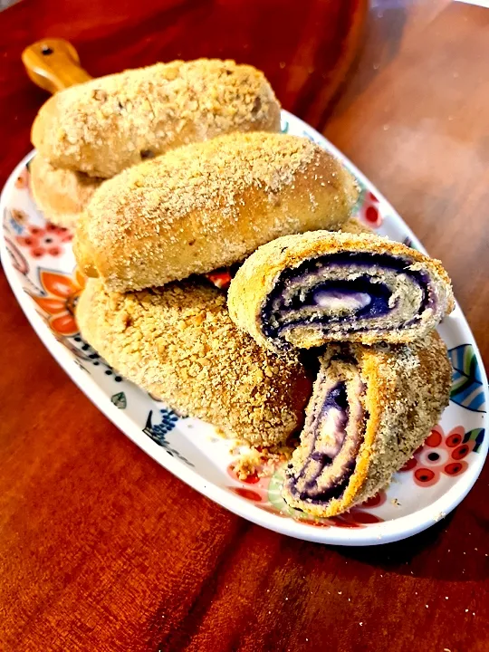 Cheesebread with ube filling rolled in almond mill.|Mastura Bai Shajida Biruarさん