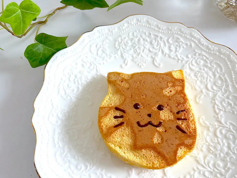 Snapdishの料理写真:なぜかあごが独特な。にゃんこホットケーキ🥞|lalapoさん