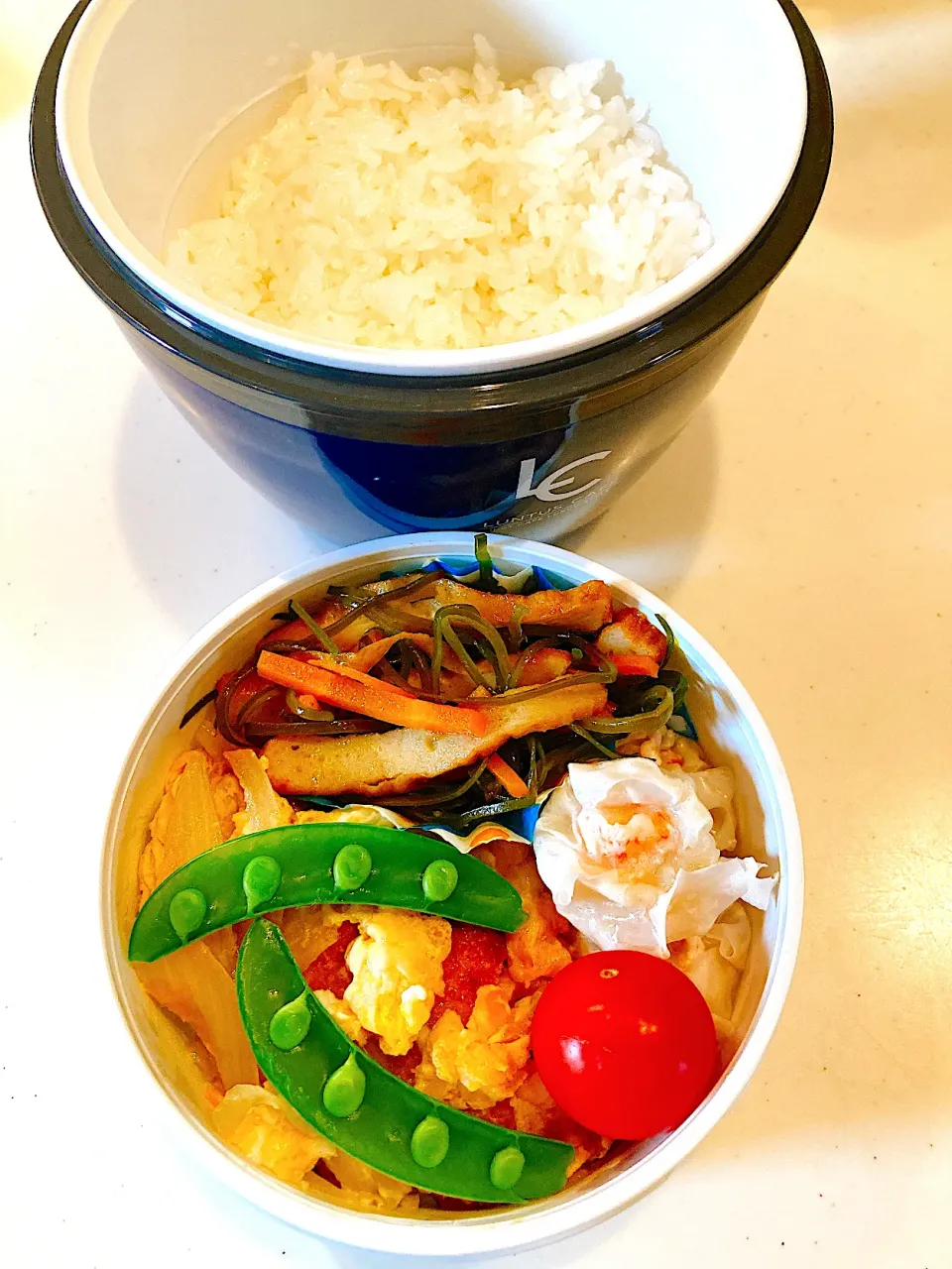 チキンカツ丼　切り昆布とさつま揚げの煮物　海老焼売|トモさん