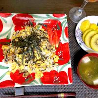 ひじきの煮物と炒り卵で作った混ぜ寿司ととろろ昆布と豆腐の柚子胡椒の吸い物